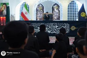 عزاداری نوجوانان اردو زبان در حرم مطهر رضوی