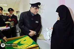 اهداء هدیه به فرزندان تازه متولد شده توسط خدام حرم مطهر رضوی