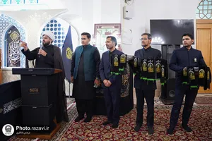عزاداری نوجوانان اردو زبان در حرم مطهر رضوی