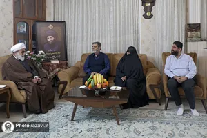 دیدار تولیت آستان قدس رضوی با خانواده&zwnj;ی شهدا