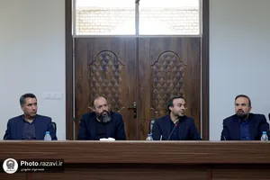 بازدید تولیت آستان قدس رضوی از روند بافت فرش&zwnj;های رواق امیرالمؤمنین علیه&zwnj;السلام

