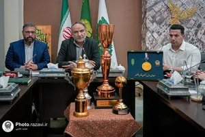 مراسم اهدای مدال به موزه آستان قدس رضوی