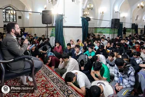 وداع پسران نوجوان معتکف رمضانیه در حرم مطهر رضوی