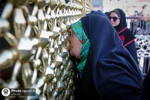 تشرف کاروان زیارتی معین الضعفا به حرم مطهر رضوی