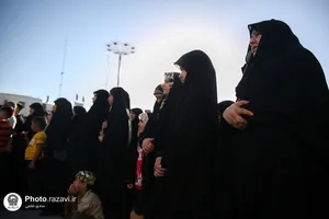 تشرف مردم مشهد به حرم مطهر رضوی