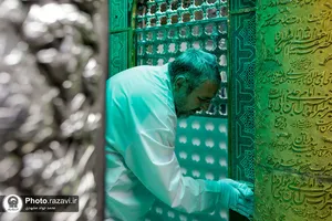 غبارروبی ضریح مطهر حضرت رضا(ع) در آستانه میلاد پیامبر اکرم(ص)