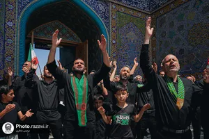 عزاداری روز عاشورای حسینی در حرم مطهر رضوی