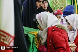 اهدا بسته&zwnj;های متبرک به دانش&zwnj;آموزان حاشیه شهر