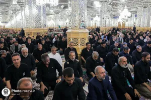 اقامه نماز جمعه در ظهر عاشورا و طنین لبیک یا قرآن درپی هتک حرمت به قرآن