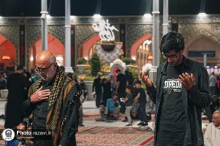 مراسم تأبین قائد الثورة الإسلامية الشهيد الخاصة بالزائرین العرب في الحرم الرضوي الشریف