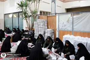 بسته&zwnj;بندی و توزیع افطاری سبک در حرم مطهر رضوی