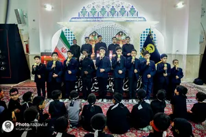 عزاداری نوجوانان اردو زبان در حرم مطهر رضوی