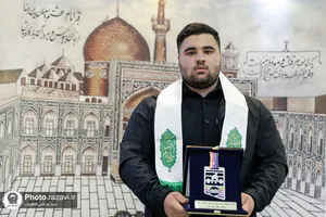 اهدای مدال طاها نعمتی به آستان قدس رضوی