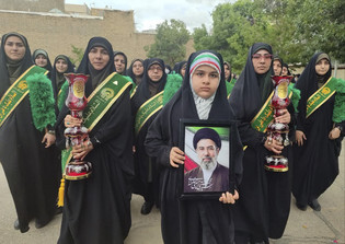 بانوان خادمیار رضوی ملایر در رژه اقتدار بسیجیان؛ تجدید میثاق با آرمان‌های خرمشهر+ تصاویر خبری
