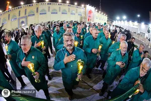 اذن خدمت موکب کفشداران حرم مطهر رضوی در حرم کاظمین