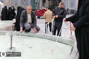تشرف جمعی از نابینایان به حرم مطهر رضوی