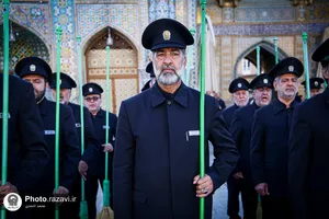 آیین جاروکشی حرم حضرت معصومه سلام&zwnj;الله علیها توسط خادمان حرم مطهر رضوی