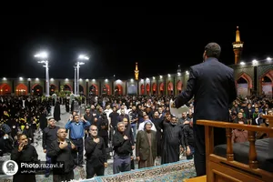 عزاداری زائرین غیر ایرانی در حرم مطهر رضوی