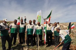 غرس هزاران درخت در شیراز از سوی خادم&zwnj;یاران رضوی/گزارش تصویری