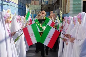 نواختن آخرین زنگ مهر رضوی در سال ۱۴۰۳ در ۳ شهر از استان مرکزی/ گزارش تصویری