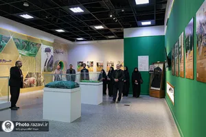 بازدید خادمان استاد دانشگاه از نمایشگاه رواق خدمت حرم مطهر رضوی

