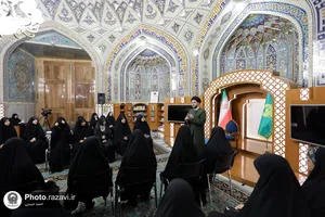 جلسه پرسش و پاسخ نوجوانان دختر در حرم مطهر رضوی