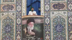 طنین عطر رضوی در میعادگاه نماز جمعه ایلام؛ تجلیل از خادمیاران برگزیده در آغاز دهه کرامت/عکس