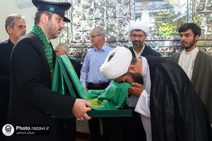 حضور خدام حرم مطهر رضوی در آیین غبارروبی امامزادگان سیدناصر و سیدیاسر