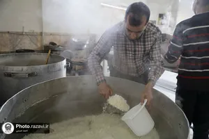 توزیع غذا بین نیازمندان حاشیه شهر مشهد