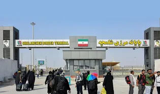 موکب دربانان حرم مطهر رضوی پذیرای زائران اربعین حسینی در مرز شلمچه است