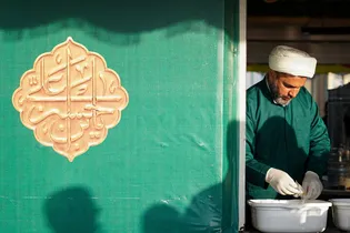 حضور اساتید و طلاب مدرسه فقهی امام محمدباقر علیه‌السلام قم در چایخانه حضرت رضا علیه‌السلام