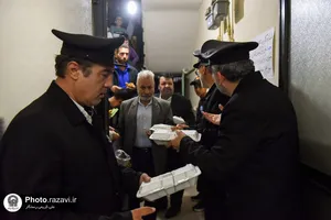 توزیع افطار متبرک حضرت در مساجد مشهد