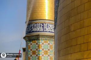 شستشوی گنبد حرم مطهر امام رضا علیه&zwnj;السلام