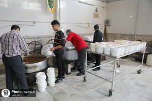 توزیع غذا بین نیازمندان حاشیه شهر مشهد