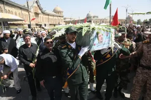 حماسه پرشور همدانی&zwnj;ها در بدرقه پیکر سپهبد شهید &laquo;شادمانی&raquo; + تصاویر