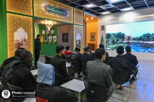 بازدید شرکت کنندگان چهل و یکمین دوره مسابقات بین المللی قرآن کریم از نمایشگاه رواق خدمت