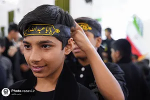 عزاداری نوجوانان اردو زبان در حرم مطهر رضوی