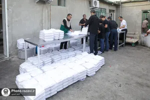 طبخ و توزیع روزانه 20هزار وعده غذای گرم در طرح دارالکرامه آستان قدس رضوی