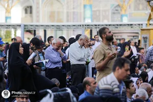 قرائت دعای پرفیض عرفه در حرم مطهر رضوی