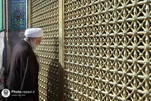 آیین تعویض پوش ضریح و پرچم گنبد منور رضوی در روز میلاد امام مهربانی&zwnj;ها