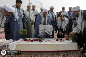 غبارروبی مزار شهید گمنام زائرشهر رضوی