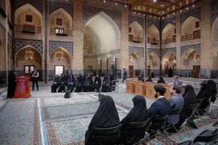 جلسه دفاع از پایان نامه دانشجویان دانشگاه امام رضا علیه‌السلام در حرم مطهر رضوی