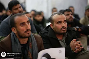 ترجمه همزمان سخنرانی رهبر معظم انقلاب در حرم مطهر رضوی