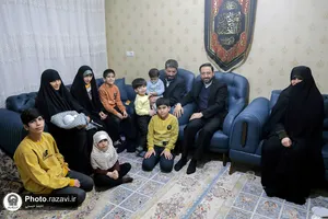 دیدار قائم&zwnj;مقام تولیت آستان قدس رضوی با خانواده دارای 8 فرزند