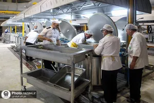 پخت و توزیع 8هزار پرس غذای متبرک حضرت در روز عید غدیر