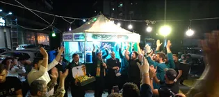 اهدا لباس خدمت چایخانه حضرت به جوانان مضیف الامام رضا در بیروت