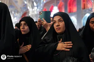 عزاداری زائران عرب&zwnj;زبان در حرم مطهر رضوی

