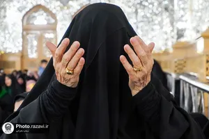 قرائت دعای عرفه ویژه زائران غیر ایرانی در حرم مطهر رضوی