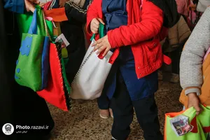 اهدا ۴٠٠ بسته میوه به دانش&zwnj;آموزان حاشیه شهر مشهد