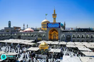  نصب کتیبه&zwnj;های ولادت&zwnj; امام حسن عسکری علیه&zwnj;السلام در حرم مطهر رضوی 